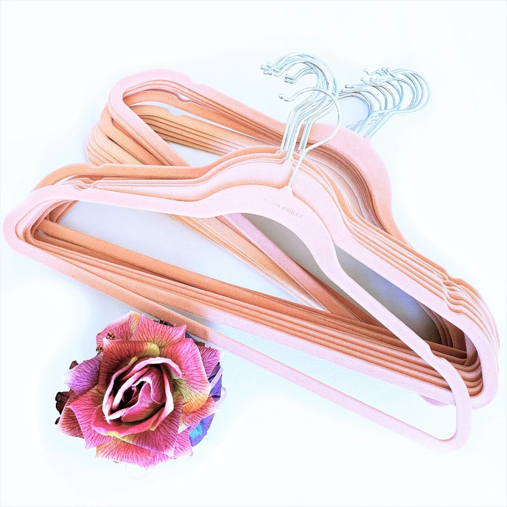 24+2 Extra Laura Ashley Pink Velvet Slim Hangers - Picture 1 of 3